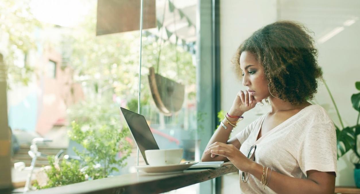 オンライン学習環境でのクリエイティブな予算管理トレーニング